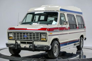 Ford E-150 Club Wagon Chateau, 1975