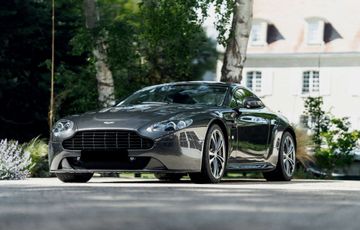 Aston Martin V12 VANTAGE, 2011