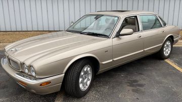 Jaguar XJ8-L, 2000