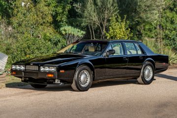 Aston Martin Lagonda Series IV Saloon VIN. SCFDL01S6KTL13615, 1989
