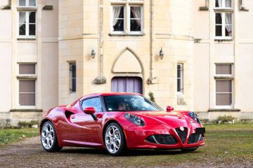 Alfa Romeo 4C coupé, 2015