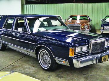 Lincoln Four-Door Town Car, 1989