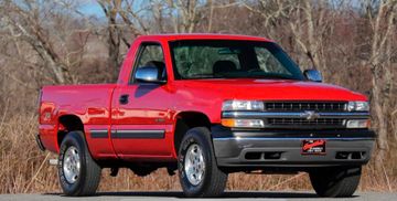 Chevrolet Silverado LS Pickup, 2001