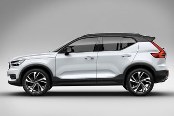 Volvo XC40 D4 AWD (Mk I) specs