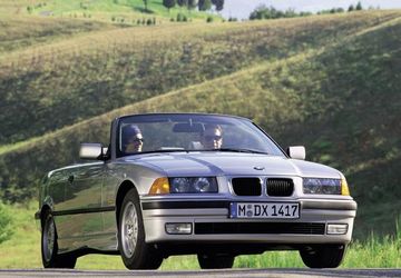 BMW 320i Cabrio (E36) specs