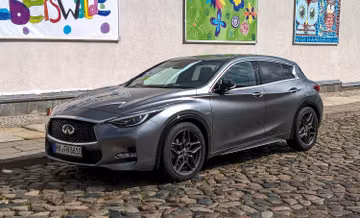 Infiniti Q30 2.0t specs