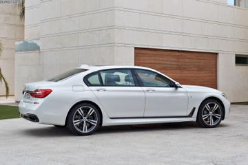BMW 750d xDrive (G11) specs