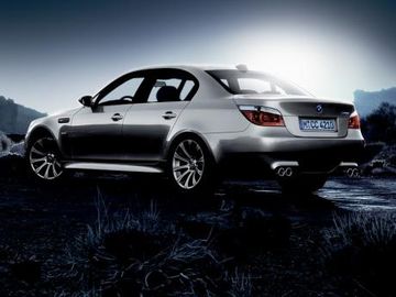 BMW M5 (E60) specs