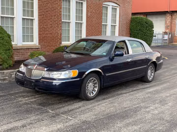 Lincoln Town Car Executive, 2001