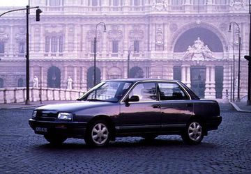 Daihatsu Applause specs