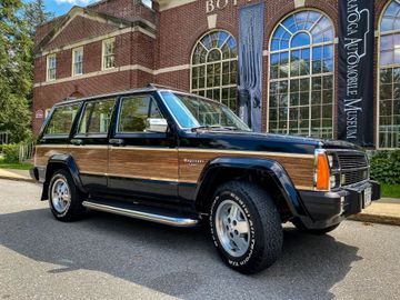 345 - Jeep Wagoneer Sedan, 1989
