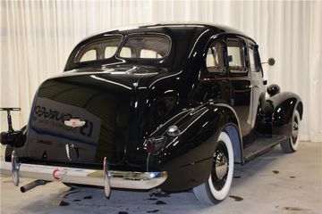 PONTIAC DELUXE SEDAN, 1937