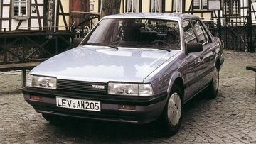 Mazda 626 Sedan 2.0 (Mk II) specs