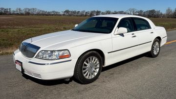 Lincoln Town Car Signature Series, 2004