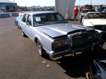 Lincoln Town Car, 1983