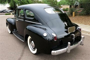 CHRYSLER WINDSOR 4-DOOR, 1940