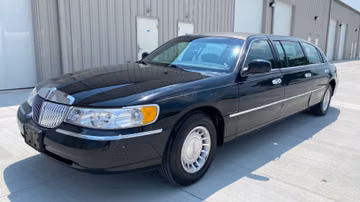 Lincoln Town Car, 2001