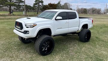 Toyota Tacoma Pickup, 2017