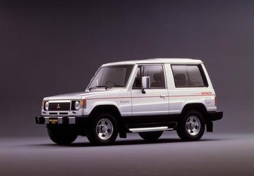 Mitsubishi Pajero 2300 TD (Mk I 3-door) specs