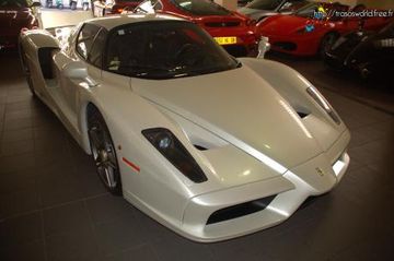 مواصفات Ferrari Enzo