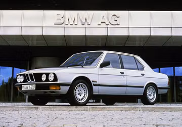 BMW 525i (E28) specs