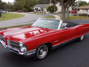 Кабриолет Pontiac Bonneville 1965 года