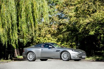 Aston Martin V12 Vanquish Coupé, 2001