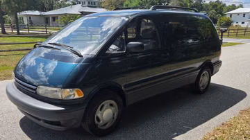 Toyota Previa LE Minivan, 1997