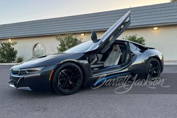 BMW i8, 2015