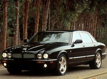 Jaguar XJR specs