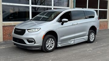 Chrysler Pacifica BraunAbility Van, 2023