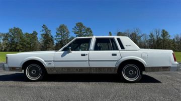 Lincoln Town Car Signature Series Sedan, 1988