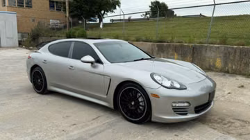Porsche Panamera 4, 2011