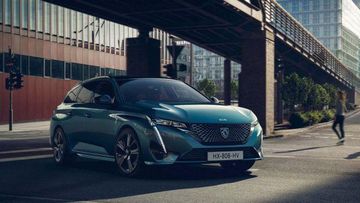 Peugeot 308 SW Hybrid 225 (Mk III) specs