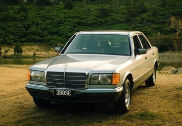 Mercedes-Benz 300 SE (W126 180 PS) specs