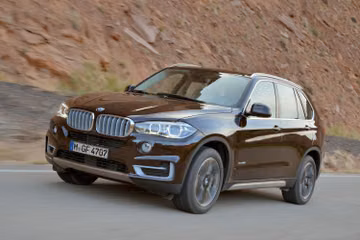 BMW X5 xDrive 50i (F15) specs