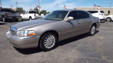 Lincoln Town Car, 2003