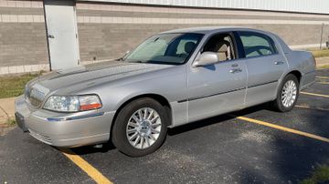 Lincoln Town Car Executive Sedan, 2003