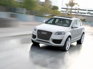 Audi Q7 V12 TDI (Mk I) specs