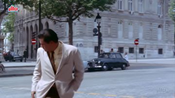 Humber Hawk Mk.IV in An Evening in Paris (1967)