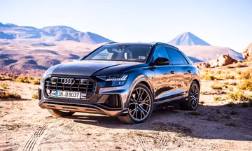 Audi Q8 55 TFSI e (381 PS) specs