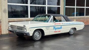 Plymouth Fury — кабриолет, автомобиль сопровождения гонки Indy, стилизация под модель 1965 года