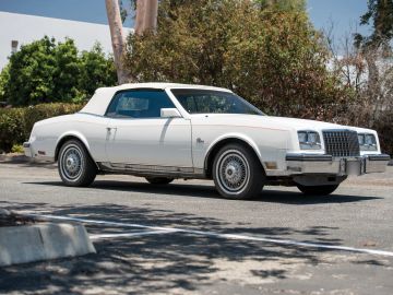 Buick Riviera, 1982