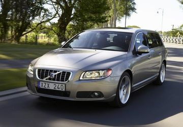 Volvo V70 T6 AWD (286 PS) specs