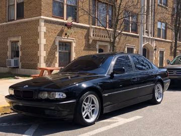 BMW 740i Sedan, 2000
