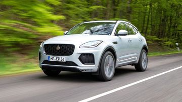 Jaguar E-Pace P300e (309 PS) specs