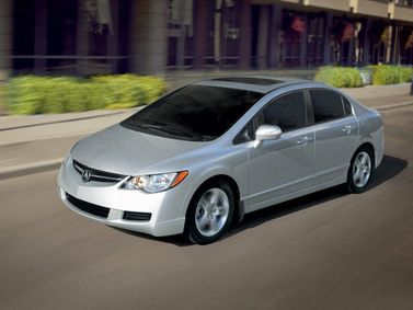 Acura CSX, Седан — вид спереди справа