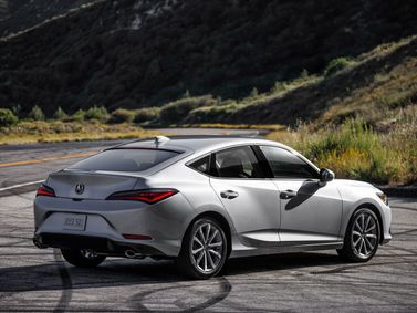 Acura Integra رابعاً، هاتشباك 5 أبواب — منظر خلفي بزاوية ثلاثة أرباع