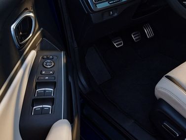 Acura Integra رابعاً، هاتشباك 5 أبواب — منطقة السائق