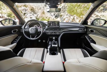 Acura Integra رابعاً، هاتشباك 5 أبواب — منطقة السائق